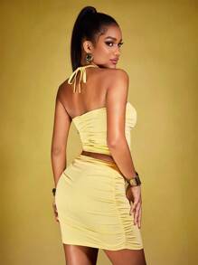 INAWLY 女士夏季實色無袖上衣，帶有3D花卉裝飾和褶皺款修身迷你裙套裝