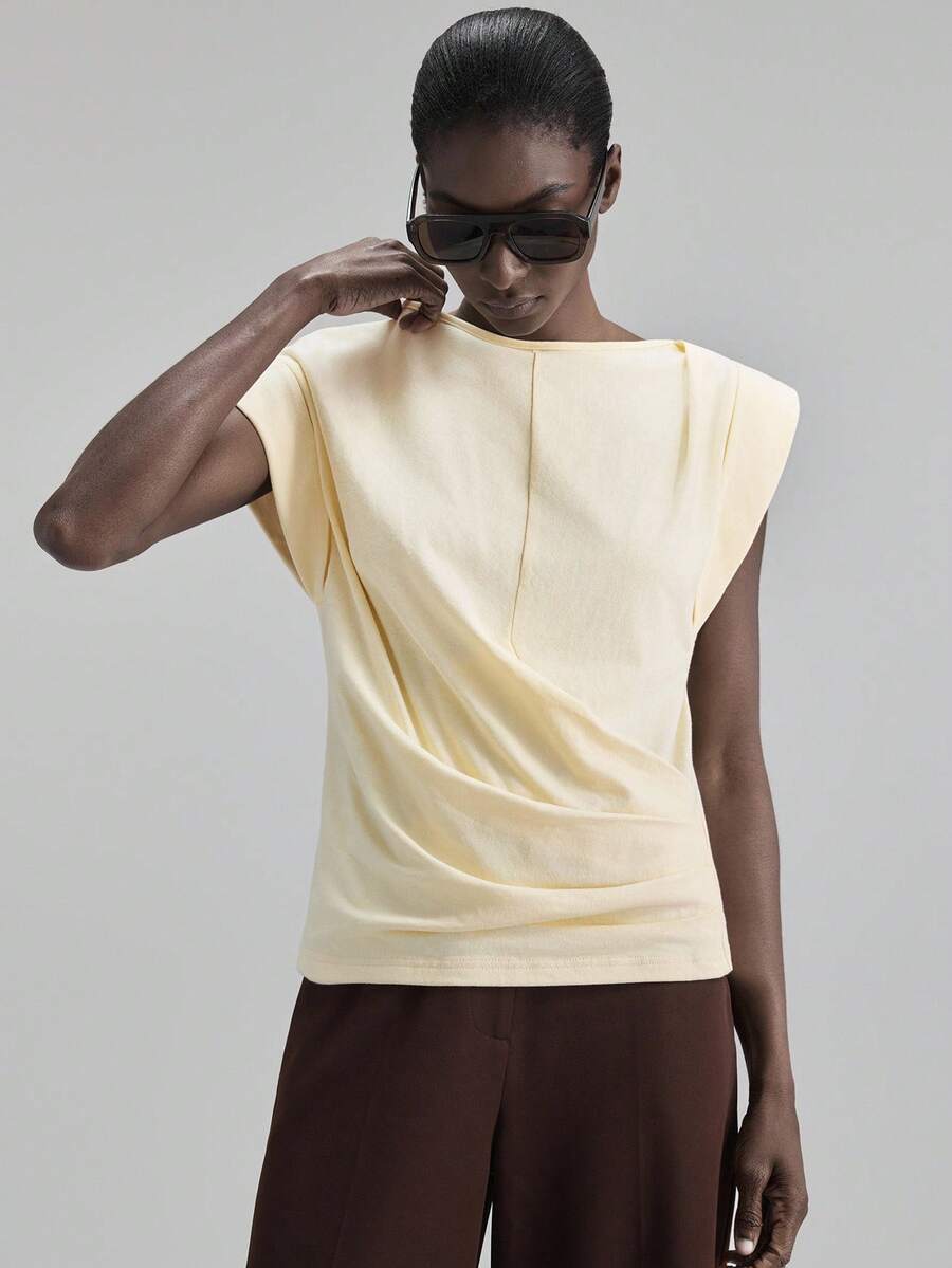 Ontre 2025 秋季奶油黄色不对称荷叶边圆领 T 恤，简约都市商务休闲女装，办公室穿着，外套，适合圣诞节、万圣节、派对