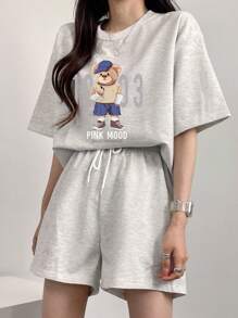 DAZY Conjunto deportivo de 2 piezas con camiseta de cuello redondo holgada y estampado de dibujos animados, y pantalones cortos, informal para primavera/verano, conjuntos de ropa de estar en casa para mujer - Gris - Ver 2