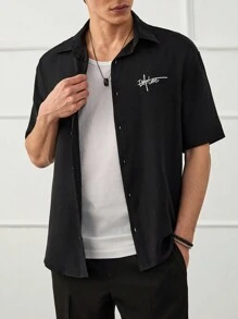 RueChic Chemise oversize pour hommes avec broderie de lettre unie
