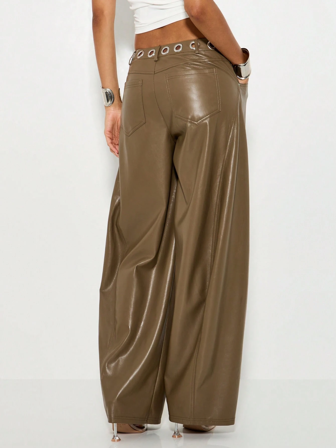 KIZN Pantalon large en similicuir avec ceinture à œillets