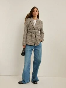 Nöista's karierter Blazer mit breitem Gürtel ist für Arbeitsoutfits für Frauen, Business-Lässig-Looks und formelle Herbst-/Winterkleidung für Frauen entworfen und verleiht Ihren Bürooutfits einen sofortigen Herbst- und Winter-Kleidungsauffrischung. - Braun - Übersicht 1