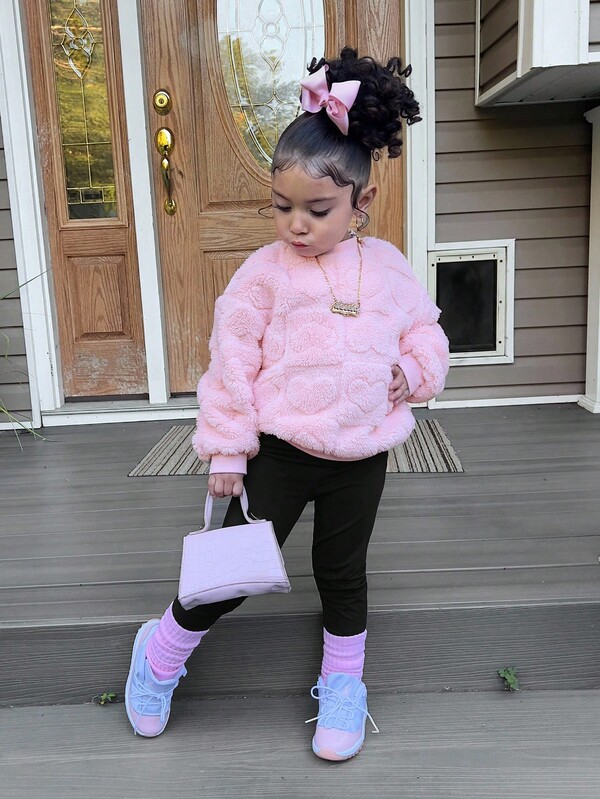 Conjunto informal de niña preadolescente con sudadera de punto esponjoso con estampado de corazón y leggings de punto de unicolor, ropa de invierno, leggings negros