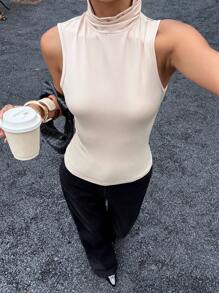 Siren Gaze 女式纯色高领露背无袖修身衬衫 - 杏色 - 查看 9