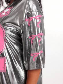 SHEIN SXY Plus Size Women Spring/Summer Sporty Metallic Silver Jersey Club Pink Bow Print Tee, Suitable For Cheering Squad, Ball Game, Date Night, Y2K,Gyaru,Y3K,Birthday, Bachelorette Party, Cute, Ibiza,Nashville,Rave,Modest,Chic,Casual, Shopping, Streetwear, Going Out