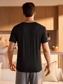 Manfinity Underwear&Sleepwear Basics 大码男士字母印花黑色睡衣上衣