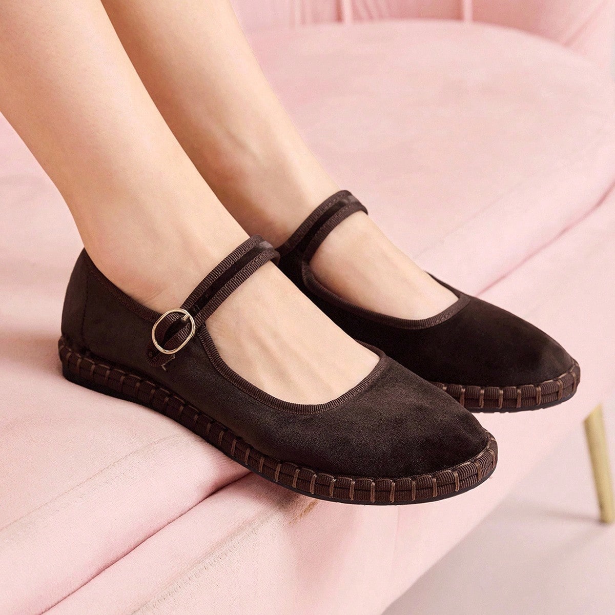 Zapatos planos de estilo Mary Jane de terciopelo clásico y elegante de color marrón oscuro, cómodos para mujer