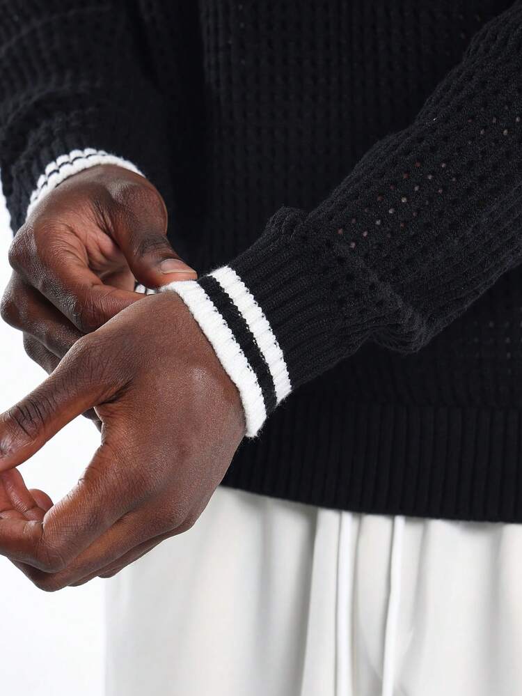 Durchbrochener Strickpullover mit Rollkragen und Streifenbesatz