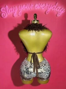 Slaydiva 2025年秋季新品，适合生日派对、返校季、学院风、日常穿着、休闲装、度假装、邮轮旅行、海滩度假、日光浴、网络爆款、街头潮流、Y2K性感风。咖啡色蓬松露背系带短款背心搭配金色闪亮豹纹弹力紧身迷你短裤，女款两件套 - 咖啡棕 - 查看 4