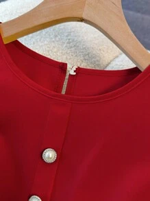 Franclia 优雅法式高端度假通勤百搭圆领荷叶袖弹力腰身珍珠纽扣装饰舒适柔软无弹杏色女士中长连衣裙，春夏款 - 紅色 - 查看 3