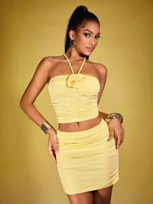 INAWLY 女士夏季實色無袖上衣，帶有3D花卉裝飾和褶皺款修身迷你裙套裝