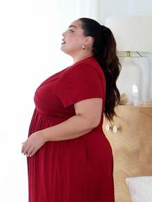 Pretty and Ole Rochie lungă și casual, cu mânecă scurtă și decolteu în V, mărime plus, pentru Crăciun, ținută maxi vișinie - Burgundia - Vizualizare 2