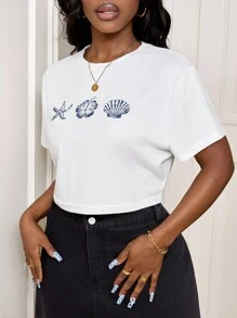 SHEIN PETITE CURVE Plus Size Casual Minimalist Starfish & Shell Pattern Crew Neck Short Sleeve Crop Top For Women, Suitable For Summer, Beach Vacation, Spring Break, Graduation