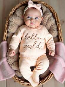 SHEIN 2 件套婴幼儿英文字母刺绣圆领长袖毛衣上衣和裤子套装，休闲简约风格婴儿 Hello World 服装中性婴儿服装婴儿针织套装两件套冬秋服装套装 - 米色 - 查看 1