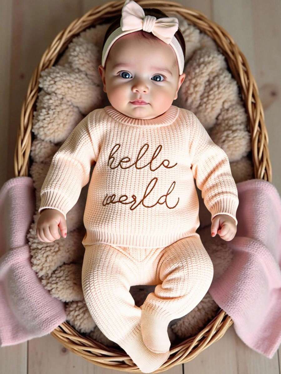 SHEIN 2 件套婴幼儿英文字母刺绣圆领长袖毛衣上衣和裤子套装,休闲简约风格婴儿 Hello World 服装中性婴儿服装婴儿针织套装两件套冬秋服装套装 - 米色 - 查看 1