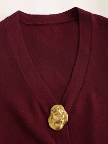 Sweetra 全新酒红色金属纽扣V领收腰都市时尚休闲针织短袖开衫 - 酒紅色 - 查看 3