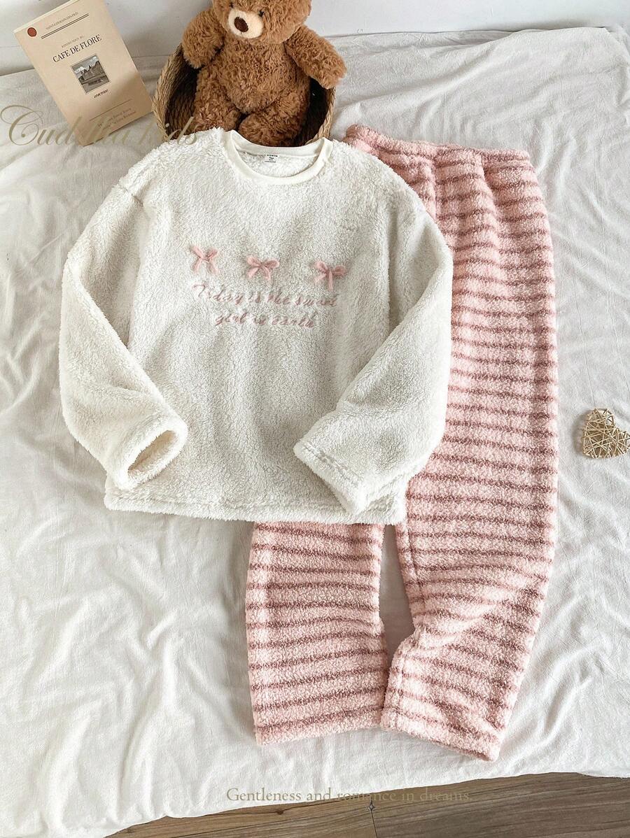 مجموعة بيجاما مكونة من ملابس علوية كم طويل مزينة بشريط أبيض ثلاثي الأبعاد وطراز تطريز أنيق، وبنطلون للمراهقات بتصميم عصري وأنيق، قطعتان - أبيض - مشاهدة 1