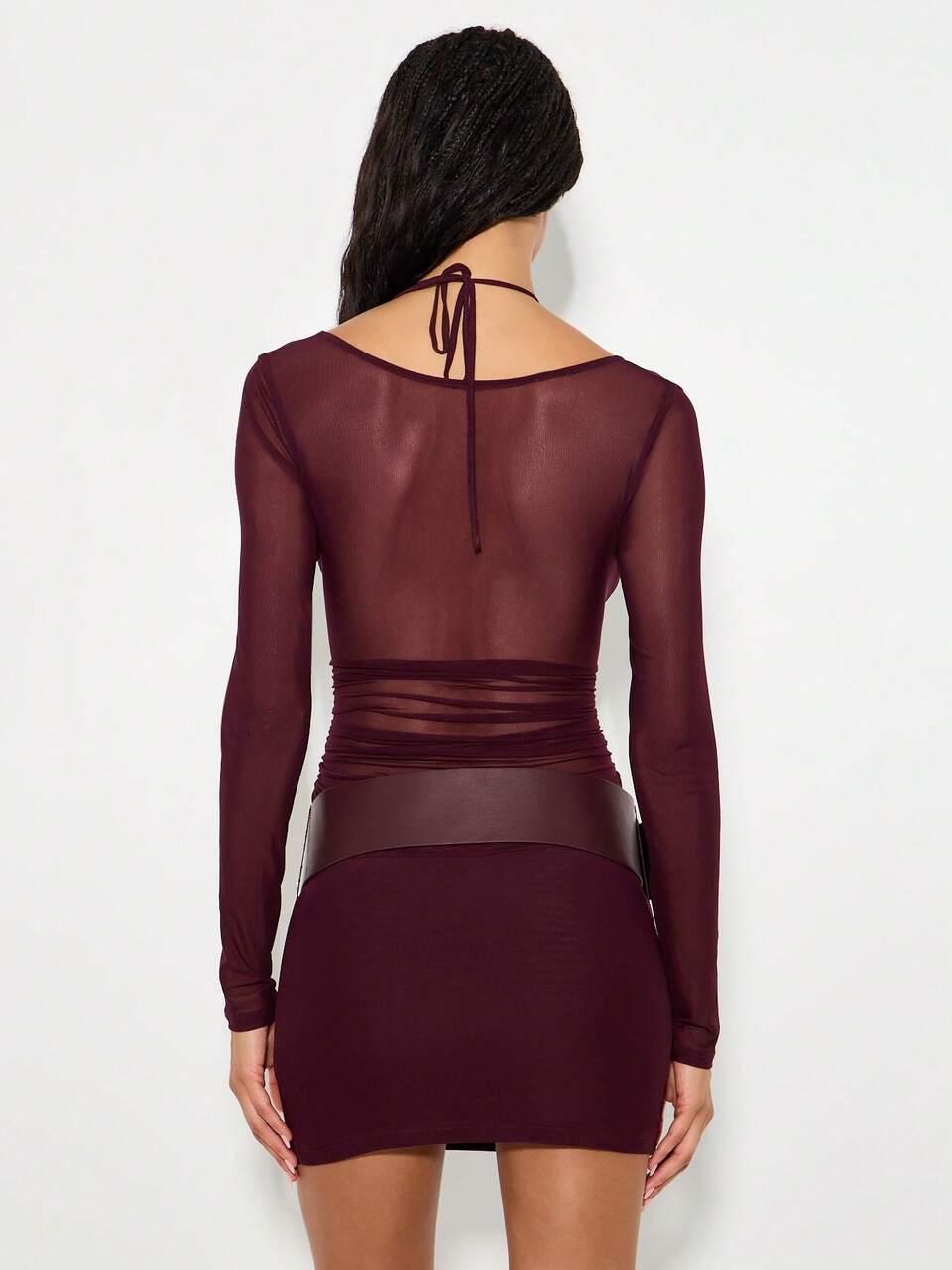 Robe mini à manches longues bordeaux avec détails en maille, décolleté ras-du-cou avec découpes, moulante, pour soirée, fête, taille froncée, ceinture large
