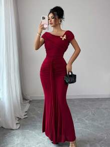 Modelyn Oblique Shoulder Metal Buckle Decor Pleated Fitted Elegant Dress For Women - Burgundy - View 7