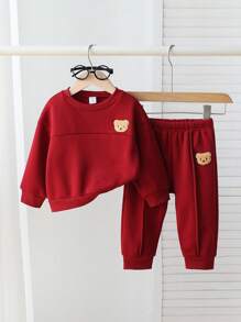 SHEIN Playful Pals 2 件套男婴春秋季套装，酒红色圆领长袖上衣搭配同色裤子，饰有小熊刺绣，休闲