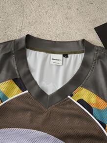 Discovery X SHEIN Men's Casual Star Print V-Neck Short Sleeve T-Shirt, Summer