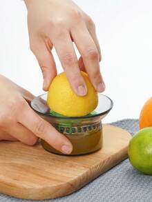 SHEIN Basic living 1Pc 2 in 1 Mini juicer perfect for cooking,Teeth strain pulp and seeds,Two switching heads, easy to switch to squeeze fruits such as lemons and oranges,Good cooking or good drinks,