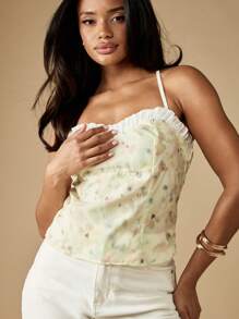 MISSGUIDED Top de tirantes con cuello cuadrado, volantes y estampado floral. Top de verano sin mangas con ajuste de tirantes, ideal para eventos, fiestas, bodas y reuniones