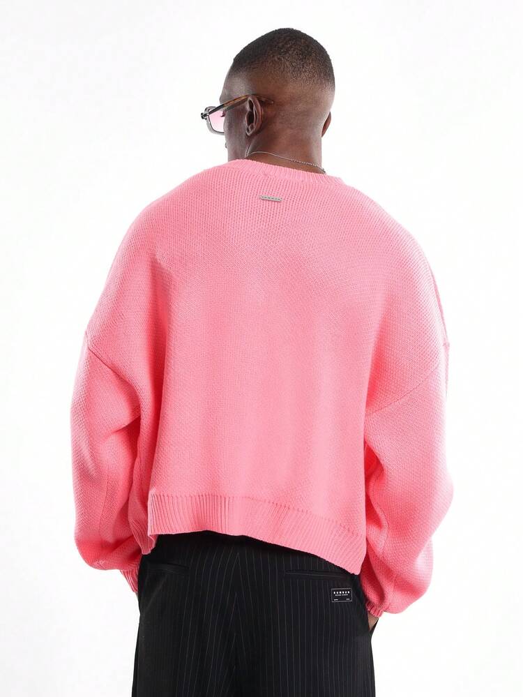 クルーネックとリブトリムのクロップド丈ニットセーター