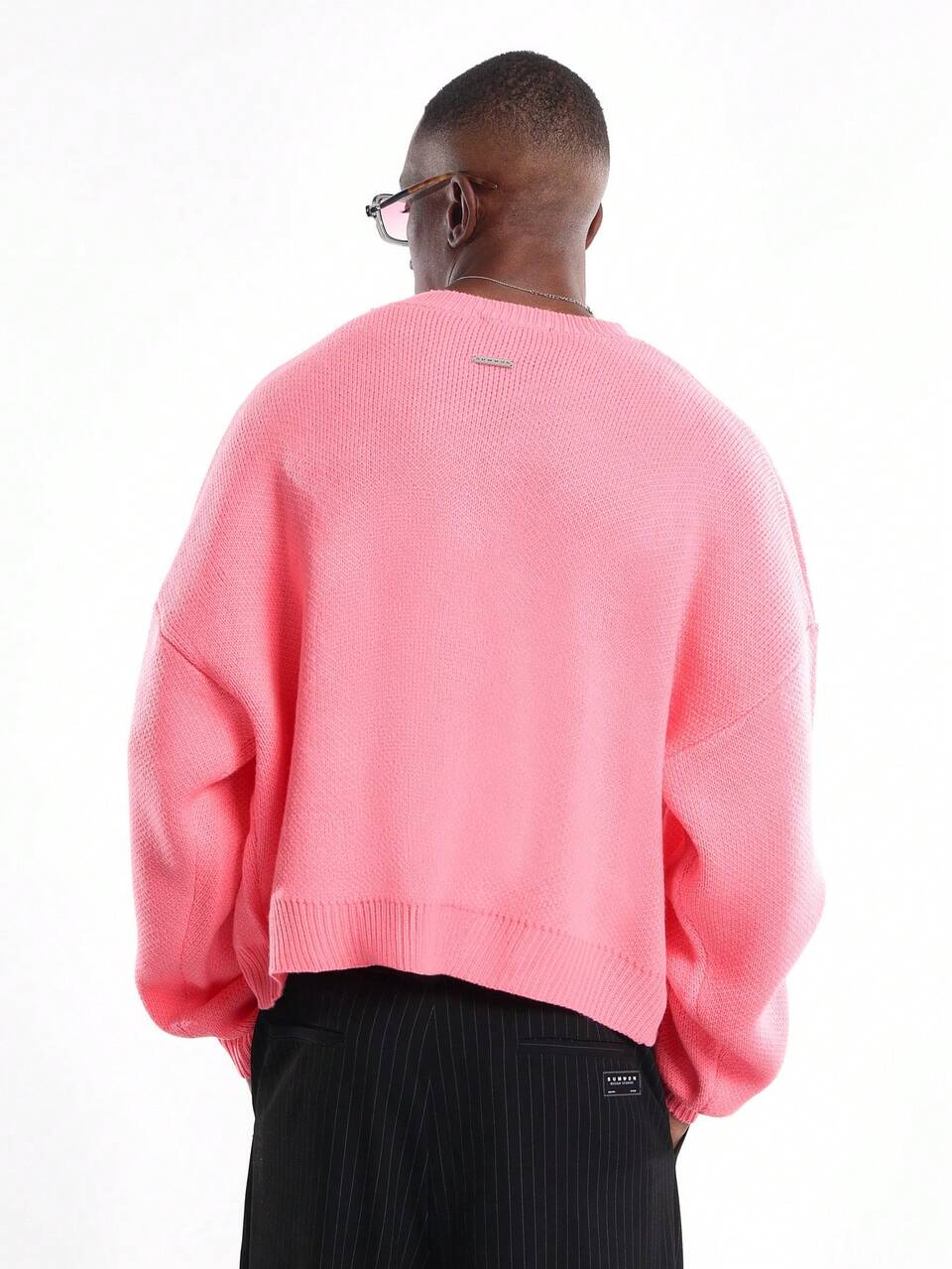 Kurzer Strickpullover mit Rundhalsausschnitt und geripptem Besatz