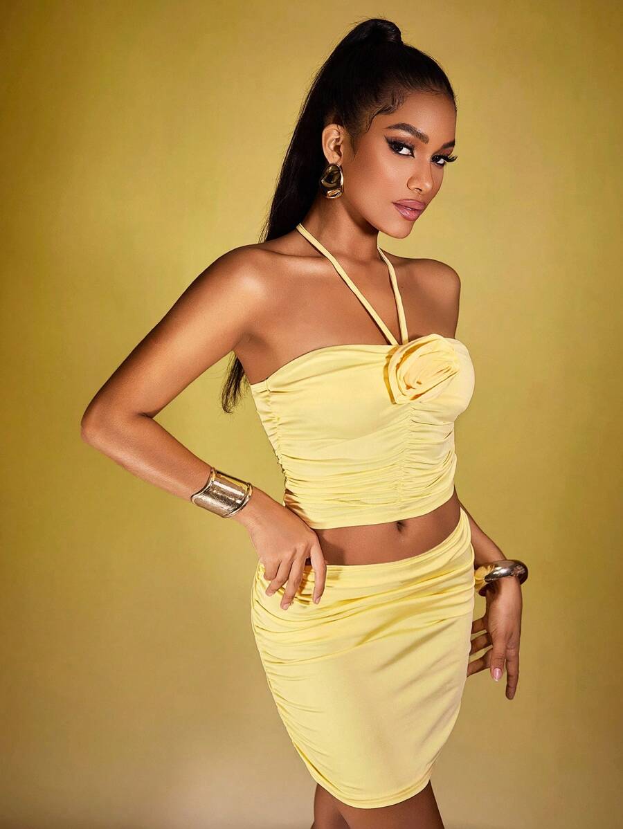 INAWLY 女士夏季實色無袖上衣，帶有3D花卉裝飾和褶皺款修身迷你裙套裝