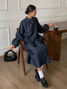 DAZY 女式 Polo 领牛仔衬衫裙，抽绳领设计，宽松长款牛仔裙 - 深色水洗藍 - 查看 6