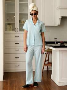 SHEIN Bộ đồ ngủ dài tay giản dị dành cho nữ, tay ngắn và thiết kế sọc cổ điển, cài nút, đồ ngủ mùa hè, đồ ngủ màu xanh nhạt cho nữ, bộ đồ ngủ sọc xanh cho nữ, đồ ngủ sọc cho nữ - Màu xanh nhạt - Xem 7