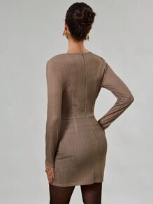 Avenya Vestido mini ajustado de manga larga con cuello en V profundo a cuadros - Marrón - Ver 5