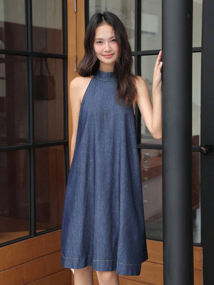 SHEIN Unity 女式蓝色假日休闲夏季牛仔连衣裙，宽松挂脖无袖牛仔 A 字裙 - 藍色 - 查看 1