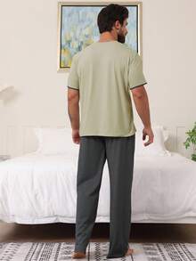 DAZY طقم تي شيرت وملابس منزلية بلون أحادي للرجال، بيجامة صيفية - رمادي فاتح - مشاهدة 2