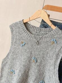 Solavon Women's Solid Color Embroidered Crew Neck Sweater Vest In Fall/Winter - Grey - View 3