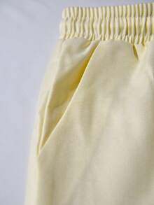 Manfinity Homme 男士休闲撞色印花短袖衬衫和裤子套装，夏季 - 杏色 - 查看 5