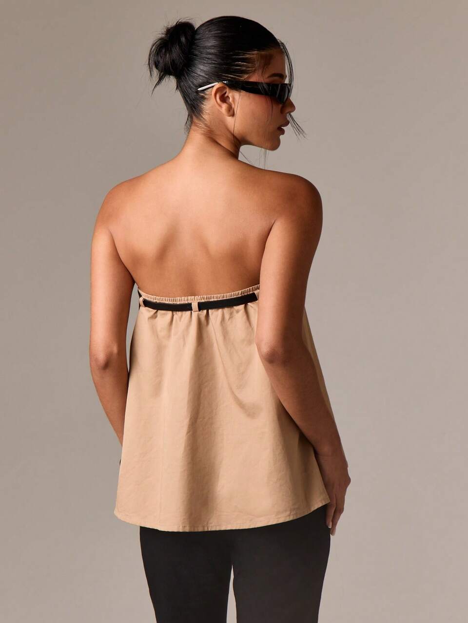 AiiRZ Strapless Belted Bandeau Top With Black Belt Detail Summer Holiday Beach Tube Top Elegant Evening Party Wear Casual Minimalist Design