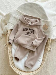 SHEIN 2 件套男婴/女婴可爱字母印花羊毛连帽衫和裤子套装、运动服、男女通用秋冬婴儿服装 - 彩色 - 查看 8