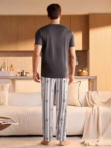 Manfinity Underwear&Sleepwear Basics 2PCS Men's Round Neck Short Sleeve Casual Top And Striped Pants Pajama Set For Men Loungewear PJs Sleepwear - Dark Grey - View 2