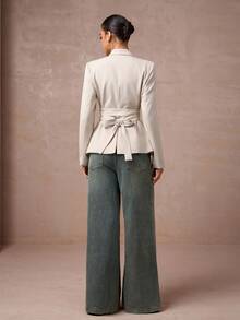 Lumalex 秋冬季复古闪亮假日派对西装外套，适合锐舞派对、音乐节、郊游、泳装度假、波西米亚风等各种场合，层次丰富，适合婚礼季、宴会、成人礼等。这款女士垫肩系带腰身真口袋西装外套，尽显秋冬奢华风情，是舞会、圣诞节、新年等场合的理想之选。 - 杏色 - 查看 3