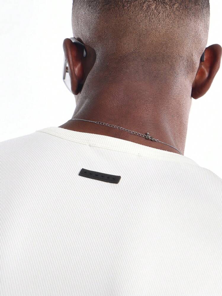 Klassisches T-Shirt mit Rundhalsausschnitt und schmaler Muskelpassform