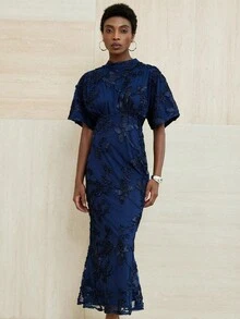 Aveloria Modichic 网眼蝴蝶装饰纯色通勤风格短袖连衣裙 - 藏蓝色 - 查看 3