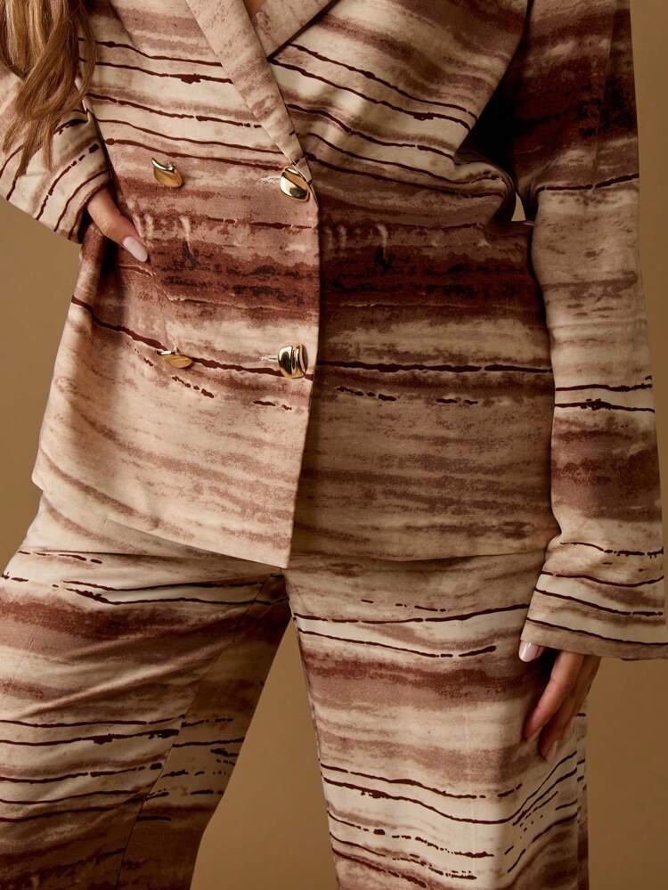 MISSGUIDED Élégante veste blazer croisée avec détails de boutons dorés, motif abstrait aquarelle. Col classique. Tenue de bureau professionnelle. Collection automne-hiver. Vêtement de soirée
