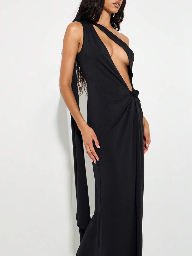 KIZN Robe longue asymétrique découpée avec cape drapée