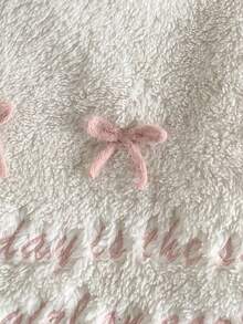 مجموعة بيجاما مكونة من ملابس علوية كم طويل مزينة بشريط أبيض ثلاثي الأبعاد وطراز تطريز أنيق، وبنطلون للمراهقات بتصميم عصري وأنيق، قطعتان - أبيض - مشاهدة 3