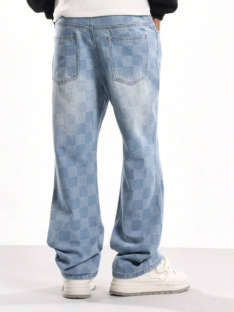 Jeans mit weitem Bein und Schachbrettmuster und Allover-Print
