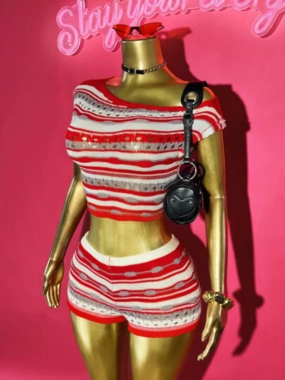 Slaydiva 2025 夏季新款海滩度假风女装红色条纹纹理不对称领口修身短款T恤+性感超短低腰迷你短裤女2件套，适合音乐节、性感街头风、毕业季、西部游牧风、波西米亚风、日常出游、摩托运动、俱乐部、性感尤物、生日派对、学生装、基础百搭、休闲、度假、邮轮旅行、海滩、日光浴、网络爆红、派对、日常穿着