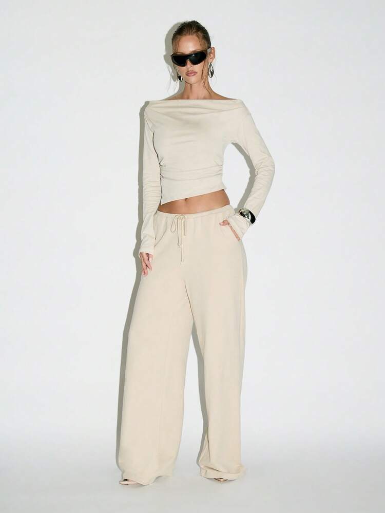 KIZN Schulterfreies, gerüschtes Crop-Top mit langen Ärmeln