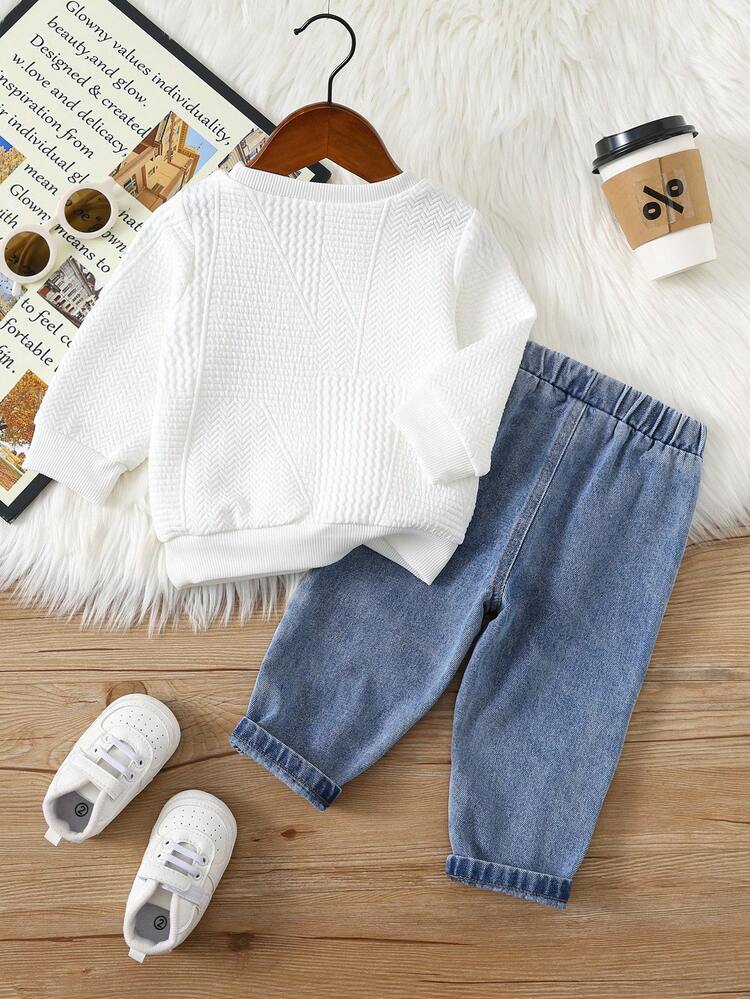 SHEIN 2 peças/Conjunto Moletom Branco Casual e Calça Denim Azul Longa Conjunto de Agasalho para Bebê Menino/Menina, Roupas Unissex para Bebê no Outono/Inverno - Multicolorido - Visão 2